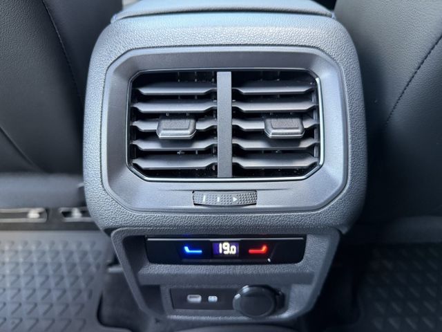 Tiguan R 跟車/車道維持/HK音響/盲點/環景/IKEY免鑰匙/數位儀表/藍色卡鉗 原版件 原廠保養  第14張相片