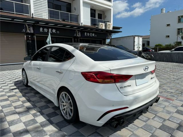 Elantra Sport 車道偏離/盲點/定速/安卓機/Carplay/排氣管/17吋鋁圈 原版件 定期保養  第2張相片