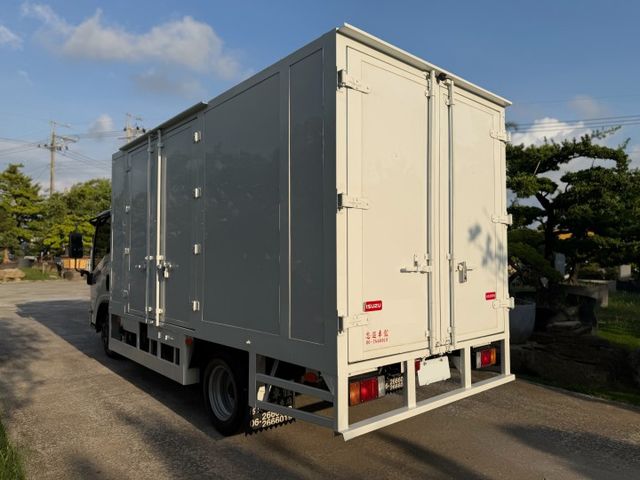 Isuzu NLR 自手排14呎 14呎貨斗/盲點偵測/安卓機 原版件 定期原廠保養 新車保固中  第6張相片