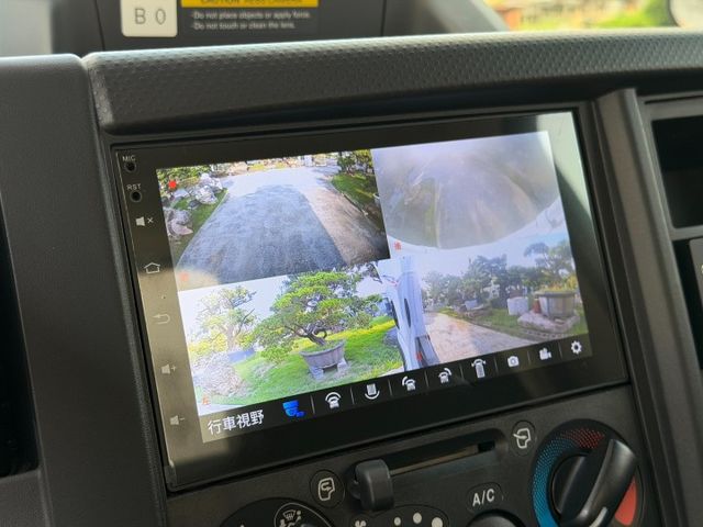 Isuzu NLR 自手排14呎 14呎貨斗/盲點偵測/安卓機 原版件 定期原廠保養 新車保固中  第15張相片