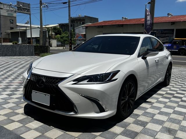 ES300H 豪華版 ACC跟車/車偏/盲點/冷熱通風椅/Carplay/氣氛燈 原版件 定期原廠保養 新車保固中  第1張相片