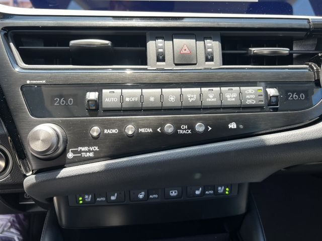 ES300H 豪華版 ACC跟車/車偏/盲點/冷熱通風椅/Carplay/氣氛燈 原版件 定期原廠保養 新車保固中  第12張相片