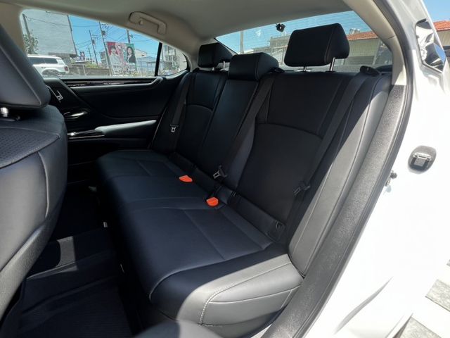 ES300H 豪華版 ACC跟車/車偏/盲點/冷熱通風椅/Carplay/氣氛燈 原版件 定期原廠保養 新車保固中  第15張相片