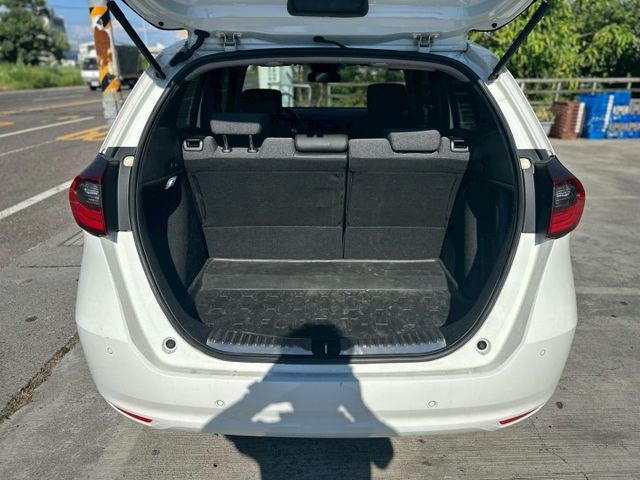 Fit e：HEV油電版 ACC跟車/車偏/車道維持/IKEYA免鑰匙/盲點/倒車雷達/恆溫空調 原版件  第5張相片