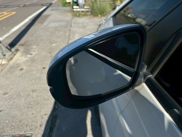 Fit e：HEV油電版 ACC跟車/車偏/車道維持/IKEYA免鑰匙/盲點/倒車雷達/恆溫空調 原版件  第7張相片