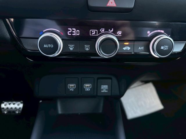 Fit e：HEV油電版 ACC跟車/車偏/車道維持/IKEYA免鑰匙/盲點/倒車雷達/恆溫空調 原版件  第17張相片