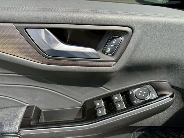 KUGA  第9張相片