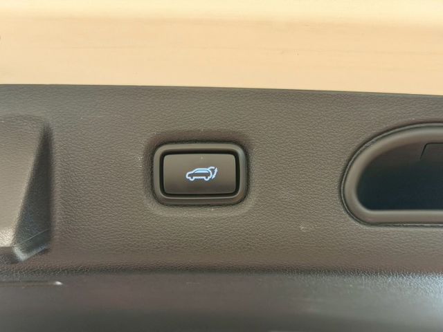 Custin GLT-B VIP 跟車/車偏/環景/冷熱通風椅/全景天窗/Carplay/無線充電/LED頭燈 定期保養  第4張相片