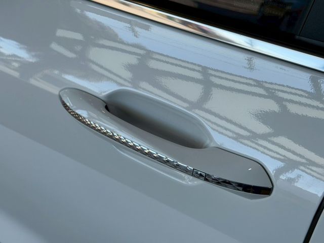 Custin GLT-B VIP 跟車/車偏/環景/冷熱通風椅/全景天窗/Carplay/無線充電/LED頭燈 定期保養  第5張相片