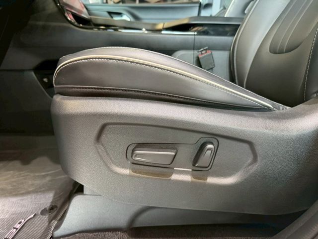 Custin GLT-B VIP 跟車/車偏/環景/冷熱通風椅/全景天窗/Carplay/無線充電/LED頭燈 定期保養  第15張相片