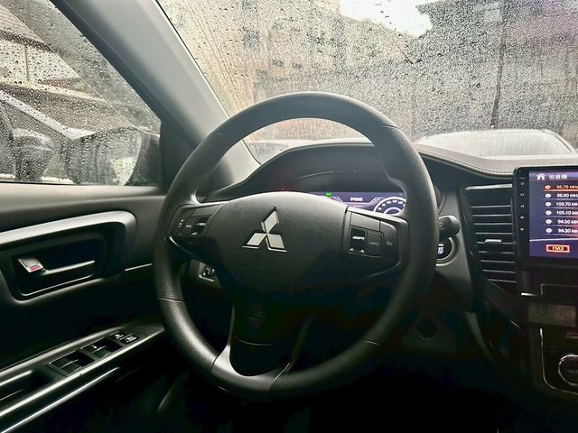 MITSUBISHI三菱 LANCER  第8張相片