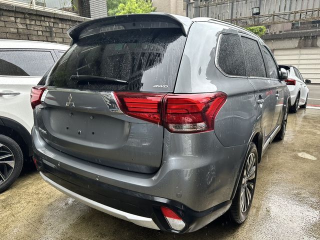 MITSUBISHI三菱 OUTLANDER  第2張相片
