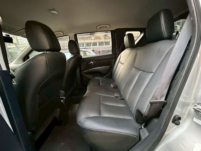 NISSAN日產 LIVINA  第7張相片