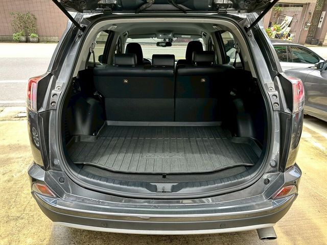 TOYOTA豐田 RAV4  第14張相片