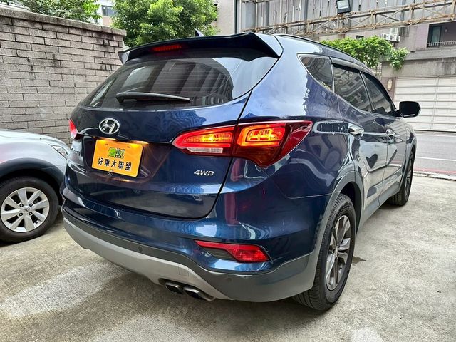 HYUNDAI現代 SANTA FE  第3張相片