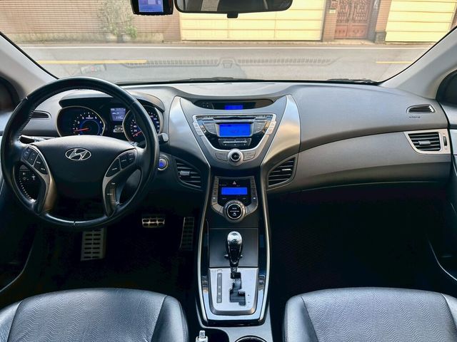 HYUNDAI現代 ELANTRA  第5張相片