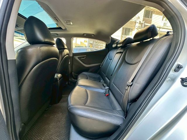 HYUNDAI現代 ELANTRA  第6張相片