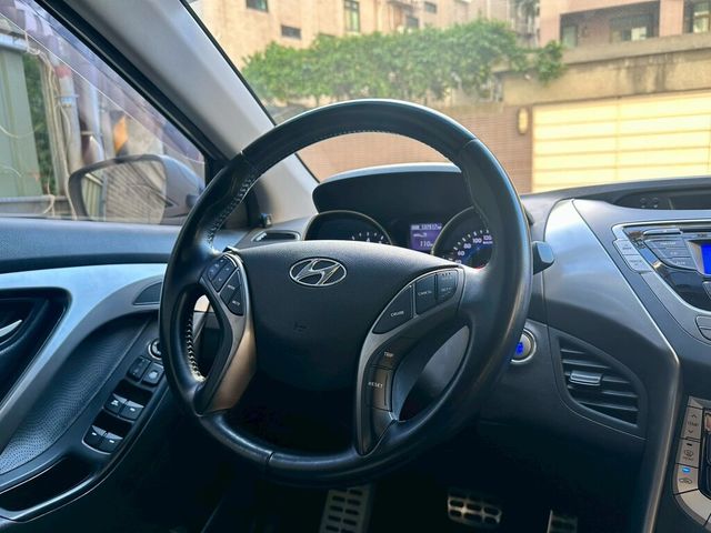 HYUNDAI現代 ELANTRA  第7張相片