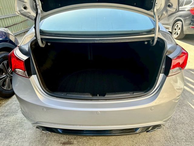 HYUNDAI現代 ELANTRA  第15張相片