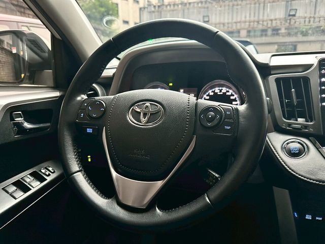 TOYOTA豐田 RAV4  第7張相片