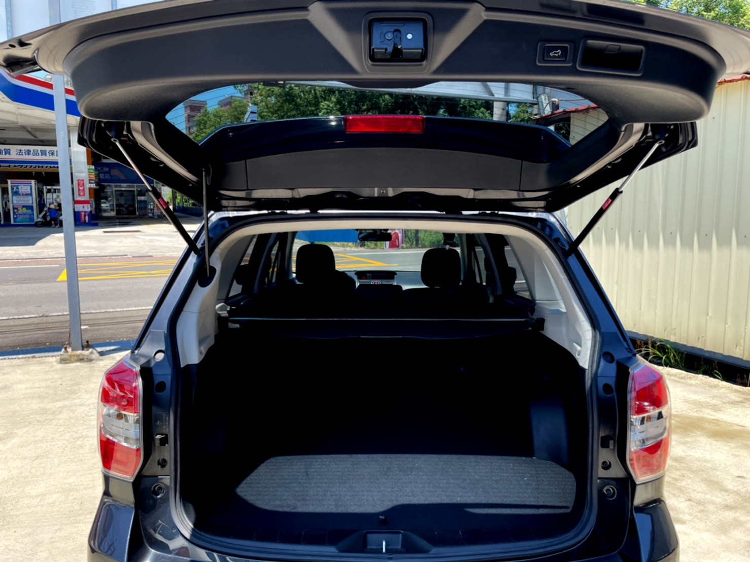 【皇碩超邁實車實價】14 年 Subaru Forester ( 森林人 ) 2.0 i Premium   對稱式全時四輪傳動 電動尾門  第7張相片