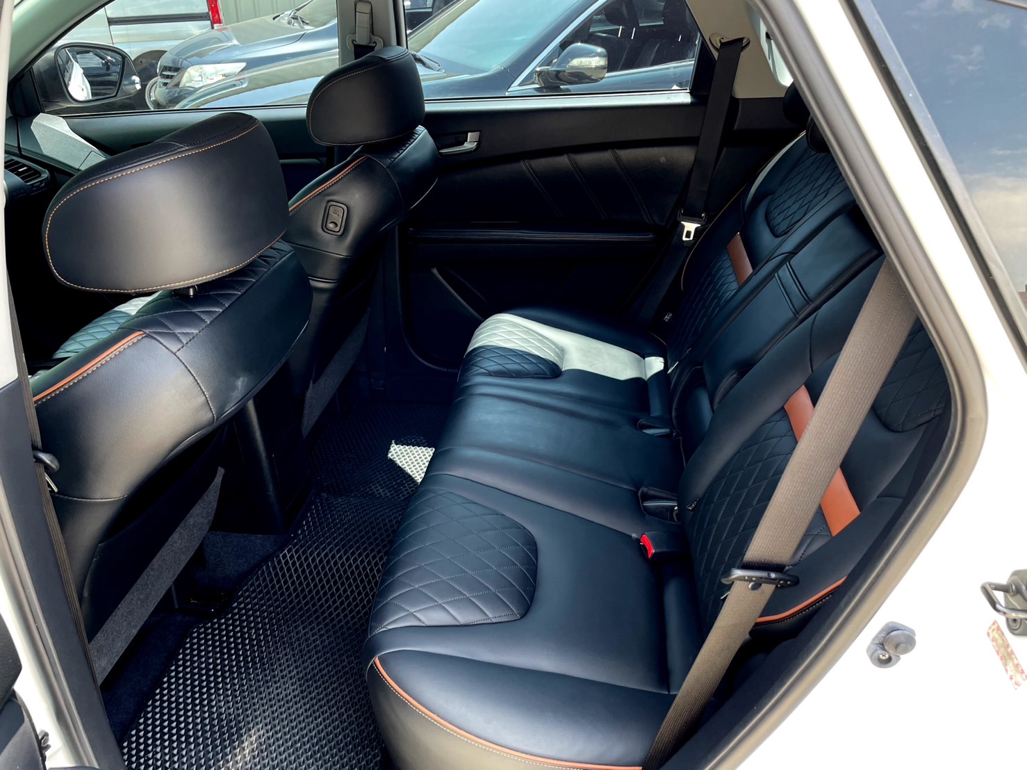 【皇碩超邁實車實價】2015 年 Luxgen U6 Turbo ECO Hyper 1.8 天窗 全原廠保養  第5張相片
