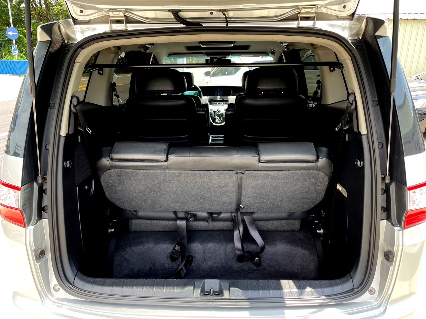 【皇碩超邁實車實價】2010 年 Luxgen 7 MPV 頂級型 天窗 電動滑門 免鑰匙  第6張相片