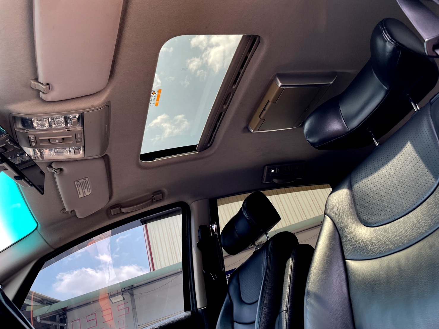 【皇碩超邁實車實價】2010 年 Luxgen 7 MPV 頂級型 天窗 電動滑門 免鑰匙  第8張相片