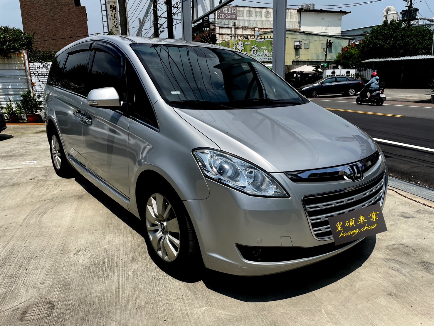 【皇碩超邁實車實價】2010 年 Luxgen 7 MPV 頂級型 天窗 電動滑門 免鑰匙  第11張相片