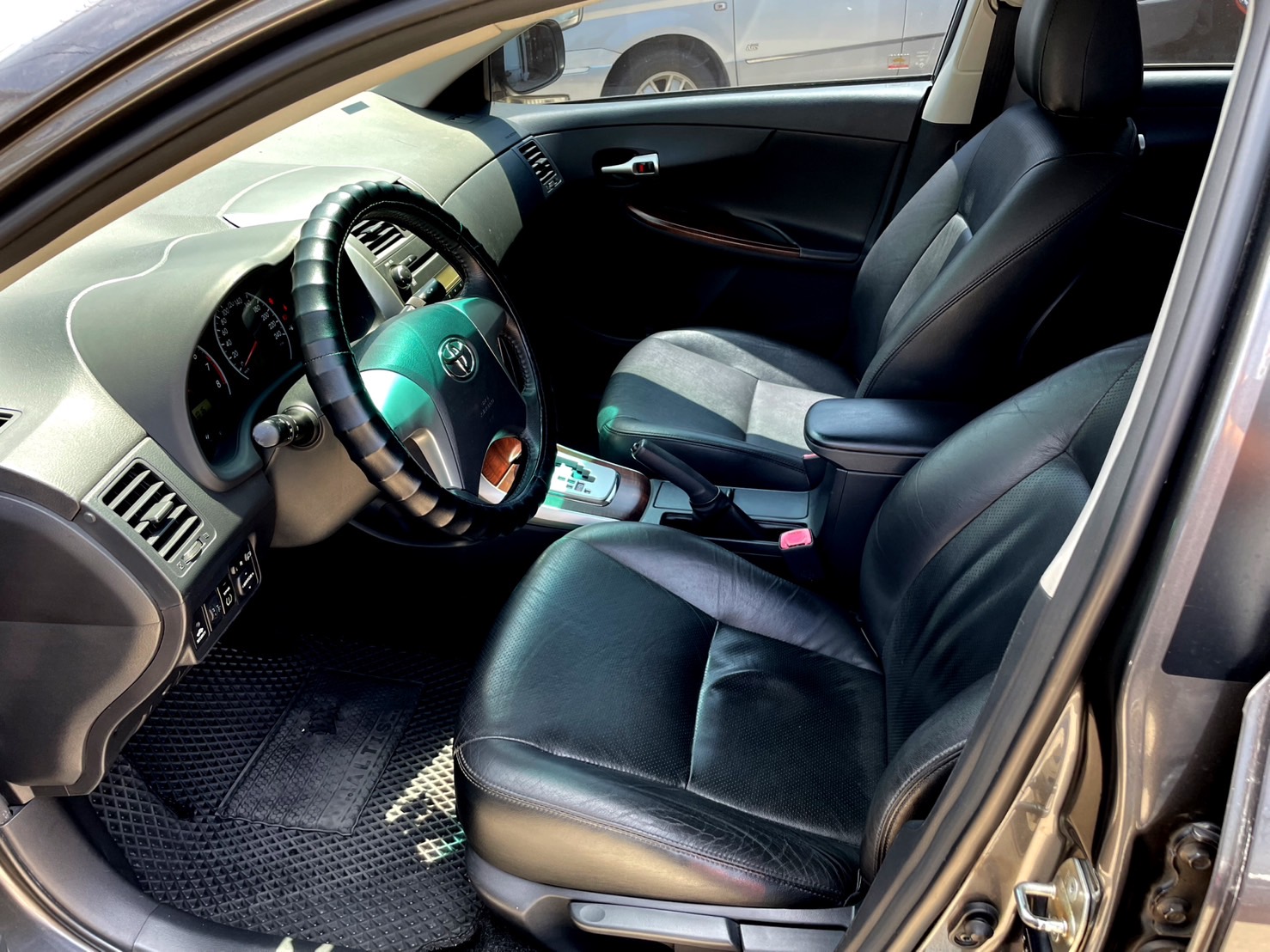 【皇碩超邁實車實價】2011年 Toyota Corolla Altis 1.8 E  第4張相片