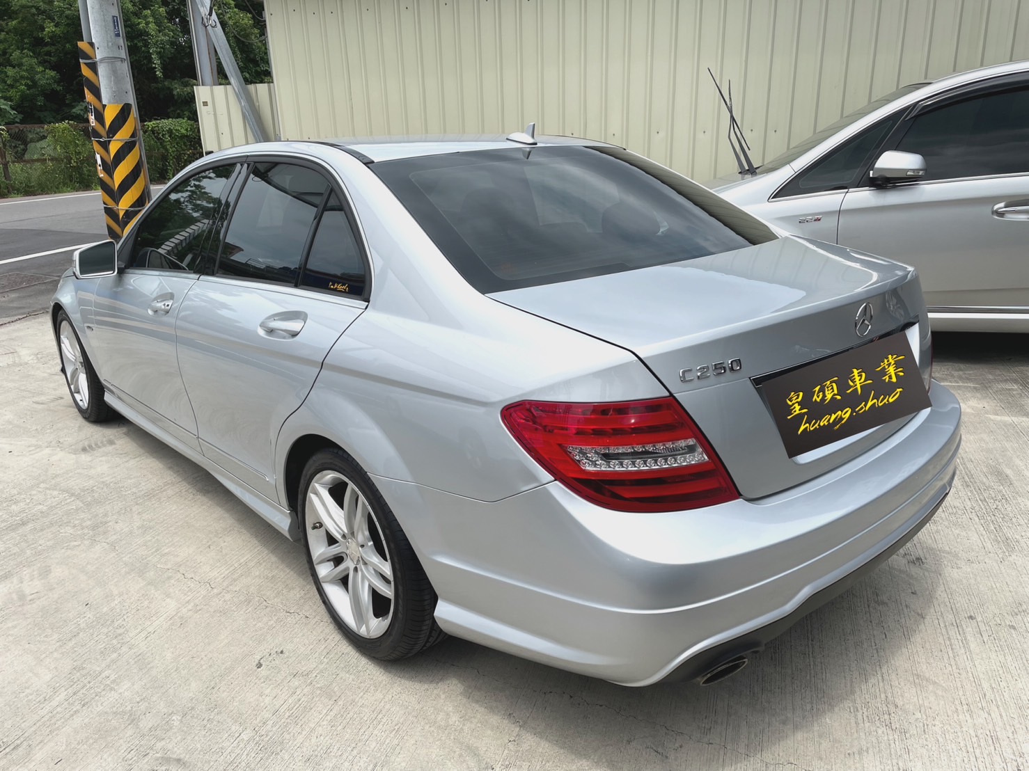 【皇碩超邁實車實價】2012年  M-Benz C250 1.8T 天窗 harman/kardon音響  第3張相片