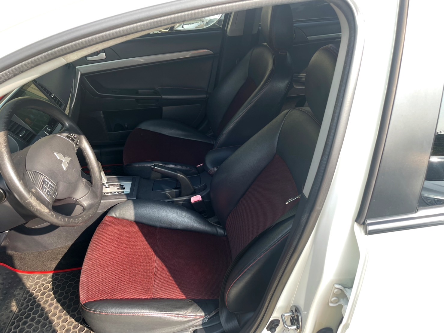 【皇碩超邁實車實價】2010年 Mitsubishi Lancer Forits 1.8空力型  第4張相片