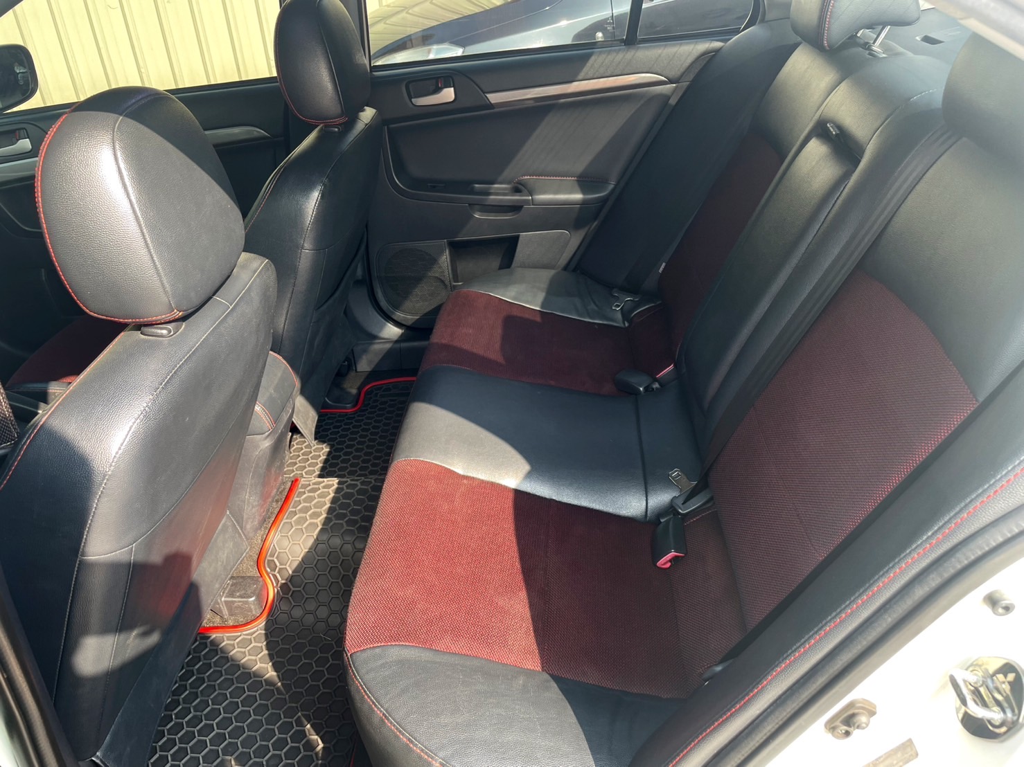 【皇碩超邁實車實價】2010年 Mitsubishi Lancer Forits 1.8空力型  第5張相片
