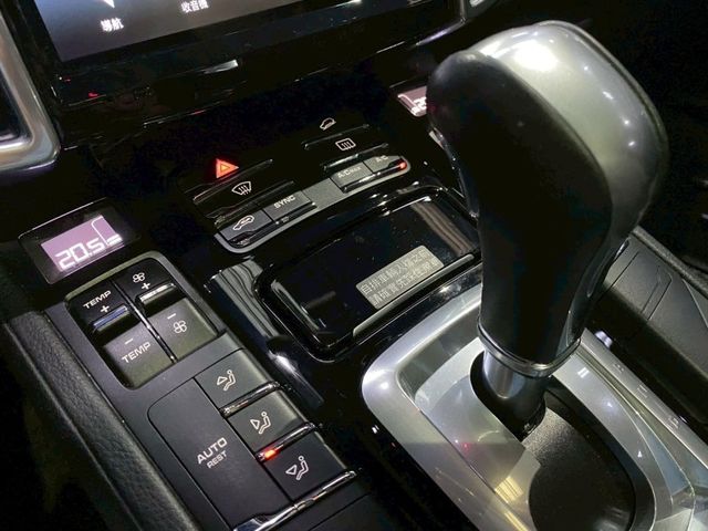 Porsche保時捷 Cayenne   第16張相片