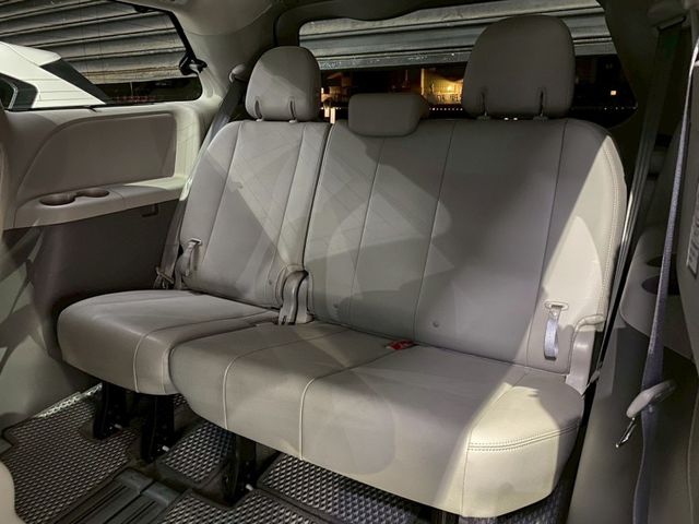 Toyota Sienna  第14張相片