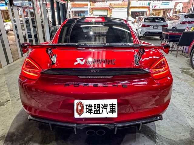 981 Cayman S 稀有3.4 全車崩品升級 GT4外觀/ X73電子懸吊/跑車計時器/BOSE音響/19吋鋁圈  全車TWL碳纖維套件 鍛造碳纖維GT4大尾翼/碳纖維引擎蓋/碳纖維開孔葉子版/碳纖維小尾翼/碳纖維後下/碳纖維風刀/ 碳纖維進氣側蓋/碳纖維側裙/碳纖維後下巴 /正蠍子排氣中尾段/新款GT方向盤  第5張相片