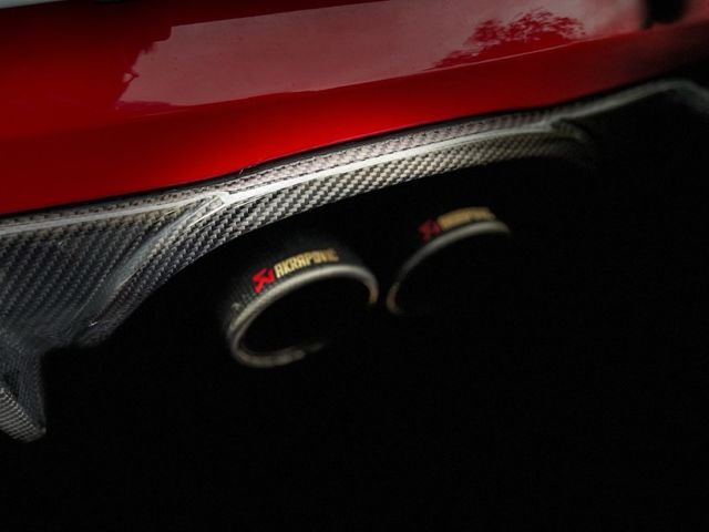 981 Cayman S 稀有3.4 全車崩品升級 GT4外觀/ X73電子懸吊/跑車計時器/BOSE音響/19吋鋁圈  全車TWL碳纖維套件 鍛造碳纖維GT4大尾翼/碳纖維引擎蓋/碳纖維開孔葉子版/碳纖維小尾翼/碳纖維後下/碳纖維風刀/ 碳纖維進氣側蓋/碳纖維側裙/碳纖維後下巴 /正蠍子排氣中尾段/新款GT方向盤  第8張相片