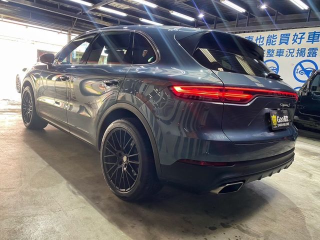 前雙座8向電動記憶座椅/跑車計時套件/360環景/車道維持/都會安全輔助 /電動尾門/22吋RS Spyder鋁圈/4條全新胎皮(買到賺到)/內飾板貼膜鍛造碳纖維  第7張相片