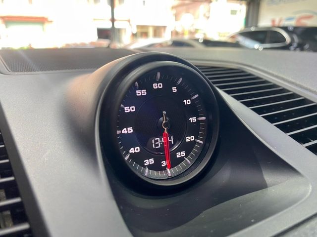 前雙座8向電動記憶座椅/跑車計時套件/360環景/車道維持/都會安全輔助 /電動尾門/22吋RS Spyder鋁圈/4條全新胎皮(買到賺到)/內飾板貼膜鍛造碳纖維  第10張相片