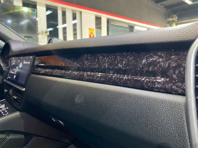 前雙座8向電動記憶座椅/跑車計時套件/360環景/車道維持/都會安全輔助 /電動尾門/22吋RS Spyder鋁圈/4條全新胎皮(買到賺到)/內飾板貼膜鍛造碳纖維  第11張相片
