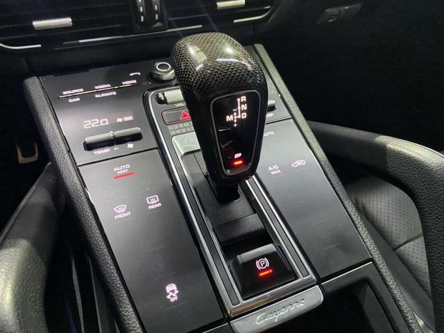 前雙座8向電動記憶座椅/跑車計時套件/360環景/車道維持/都會安全輔助 /電動尾門/22吋RS Spyder鋁圈/4條全新胎皮(買到賺到)/內飾板貼膜鍛造碳纖維  第22張相片