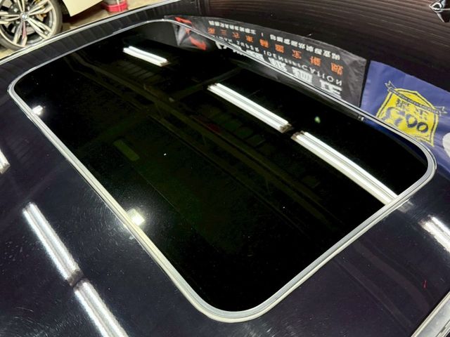 GLS旗艦型 僅跑6萬公里 駕駛座電動椅 倒車顯影 衛星導航  天窗 恆溫空調 定速巡航 一鍵啟動 方向盤快控 摸門解鎖 改裝類ET37古銅色輪框 四條胎皮來令片剛做好更新 保養剛做完 內外裝超挺  第8張相片