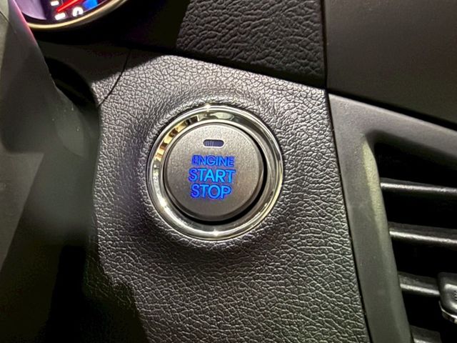 GLS旗艦型 僅跑6萬公里 駕駛座電動椅 倒車顯影 衛星導航  天窗 恆溫空調 定速巡航 一鍵啟動 方向盤快控 摸門解鎖 改裝類ET37古銅色輪框 四條胎皮來令片剛做好更新 保養剛做完 內外裝超挺  第10張相片