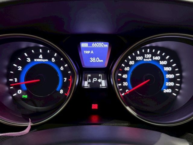 GLS旗艦型 僅跑6萬公里 駕駛座電動椅 倒車顯影 衛星導航  天窗 恆溫空調 定速巡航 一鍵啟動 方向盤快控 摸門解鎖 改裝類ET37古銅色輪框 四條胎皮來令片剛做好更新 保養剛做完 內外裝超挺  第11張相片