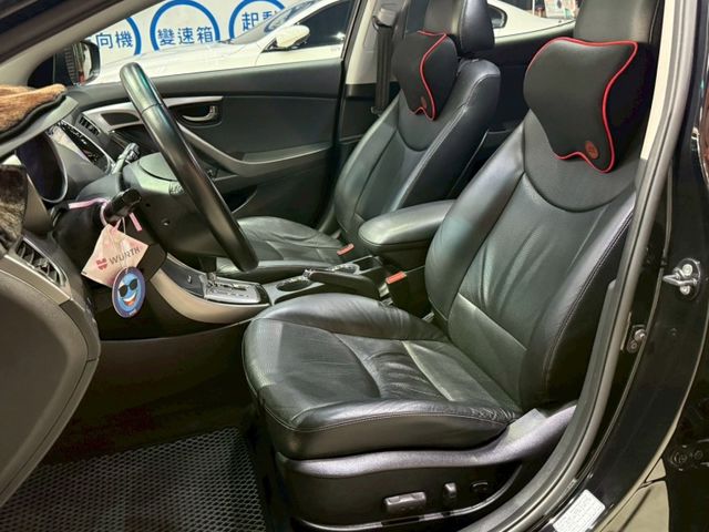 GLS旗艦型 僅跑6萬公里 駕駛座電動椅 倒車顯影 衛星導航  天窗 恆溫空調 定速巡航 一鍵啟動 方向盤快控 摸門解鎖 改裝類ET37古銅色輪框 四條胎皮來令片剛做好更新 保養剛做完 內外裝超挺  第12張相片