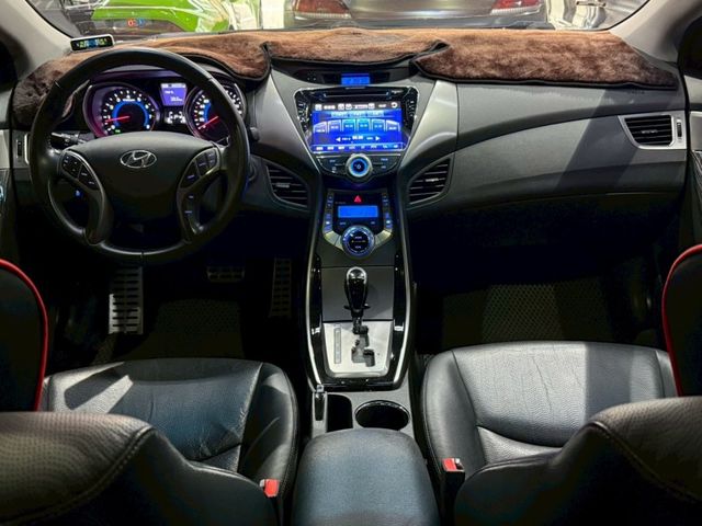 GLS旗艦型 僅跑6萬公里 駕駛座電動椅 倒車顯影 衛星導航  天窗 恆溫空調 定速巡航 一鍵啟動 方向盤快控 摸門解鎖 改裝類ET37古銅色輪框 四條胎皮來令片剛做好更新 保養剛做完 內外裝超挺  第14張相片