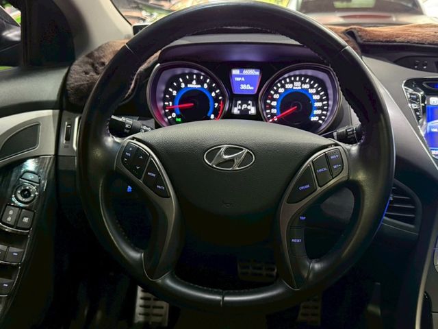 GLS旗艦型 僅跑6萬公里 駕駛座電動椅 倒車顯影 衛星導航  天窗 恆溫空調 定速巡航 一鍵啟動 方向盤快控 摸門解鎖 改裝類ET37古銅色輪框 四條胎皮來令片剛做好更新 保養剛做完 內外裝超挺  第15張相片