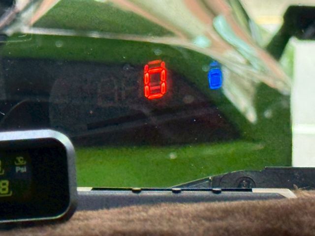 GLS旗艦型 僅跑6萬公里 駕駛座電動椅 倒車顯影 衛星導航  天窗 恆溫空調 定速巡航 一鍵啟動 方向盤快控 摸門解鎖 改裝類ET37古銅色輪框 四條胎皮來令片剛做好更新 保養剛做完 內外裝超挺  第18張相片