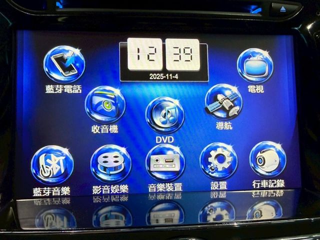 GLS旗艦型 僅跑6萬公里 駕駛座電動椅 倒車顯影 衛星導航  天窗 恆溫空調 定速巡航 一鍵啟動 方向盤快控 摸門解鎖 改裝類ET37古銅色輪框 四條胎皮來令片剛做好更新 保養剛做完 內外裝超挺  第21張相片