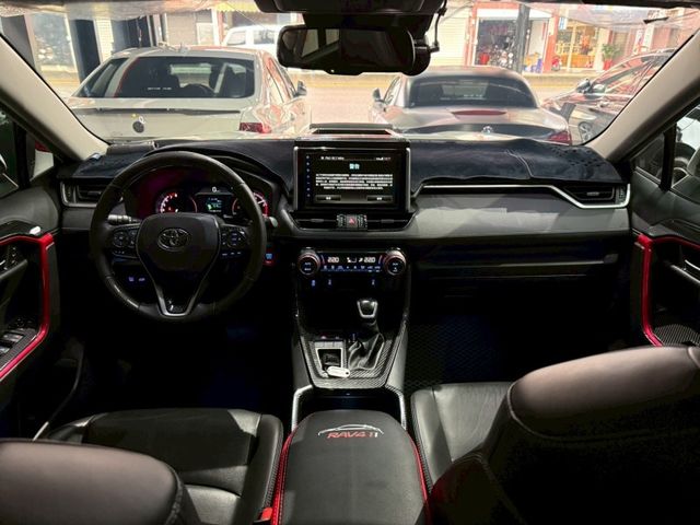 Toyota RAV4  第8張相片
